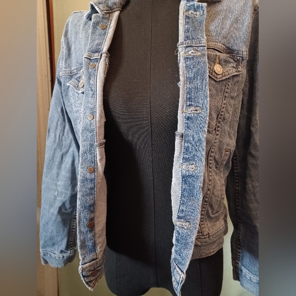 A Lucky Brand Tomboy Trucker Blue Denim Jean Jacket - Picture 13 of 16